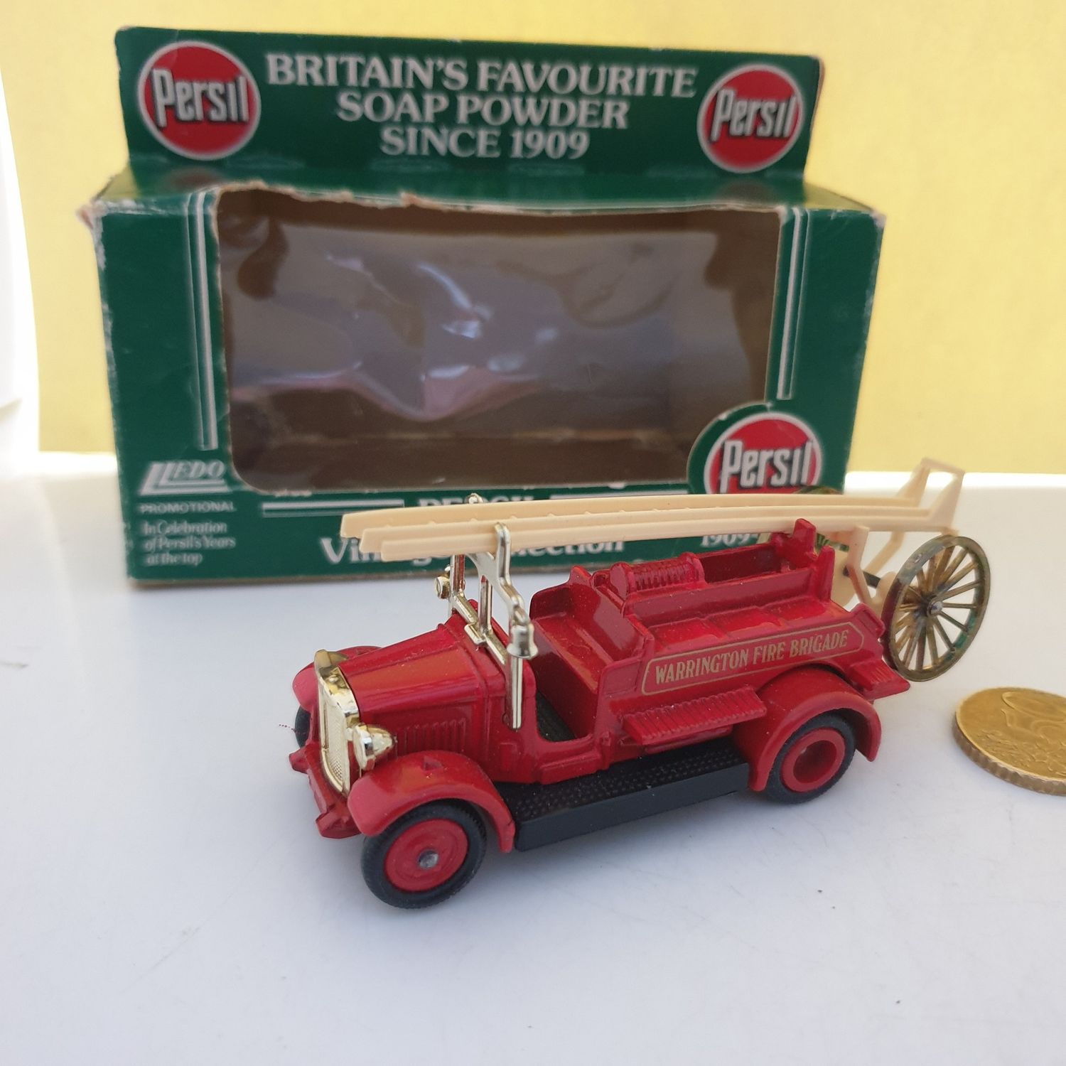 Lledo Fire Engine, wrong box (YE62)