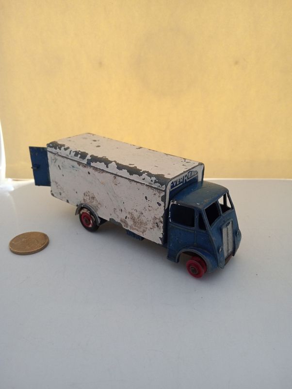 Dinky Meccano Guy Van (FJ141)