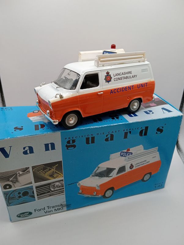 Vanguards Ford Transit MKl Police Van - Scale 1/43 - Model has been on display as seen (BX507)