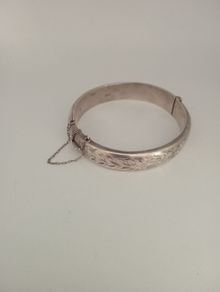 Vintage Sterling Silver Bangle with Safety Chain - HALLMARKED (SS796)
