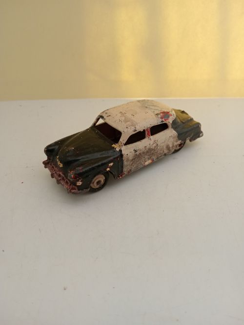 Dinky Studebaker with all tyres (GJ33)