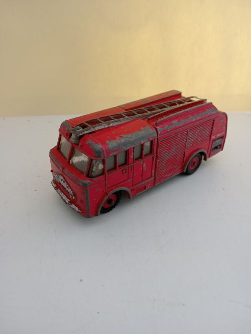 Dinky 1950&#39;s Fire Engine with all tyres and glass intact Corgi 1960&#39;s (GJ22)