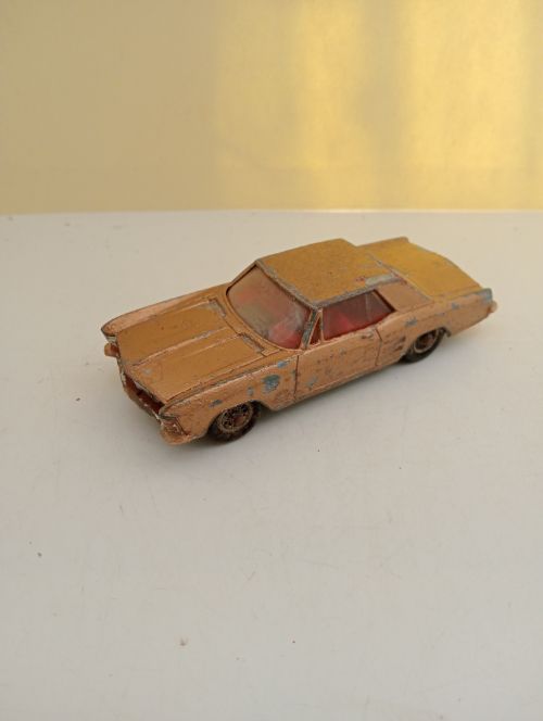 Corgi Buick Riviera with all tyres (GJ29)