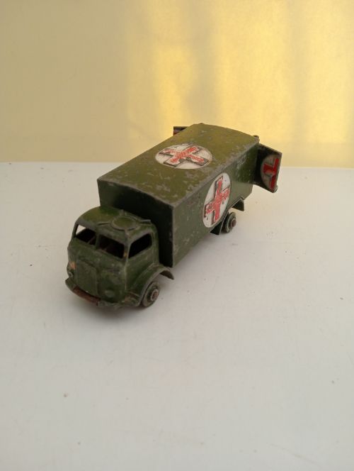 DInky No.626 Military Ambulance (GJ43)