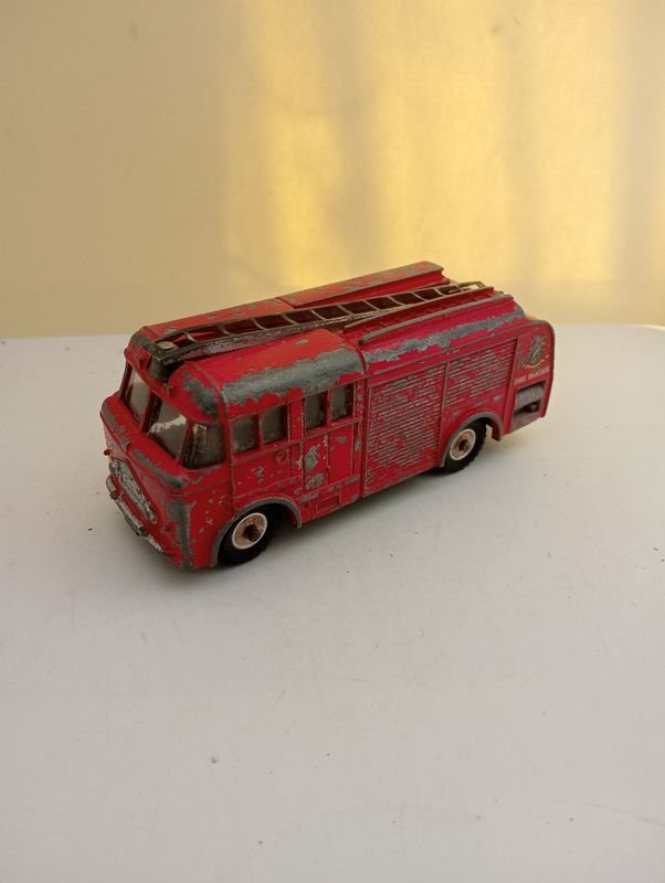 Dinky 1950&#39;s Fire Engine with all tyres and glass intact Corgi 1960&#39;s (GJ46)