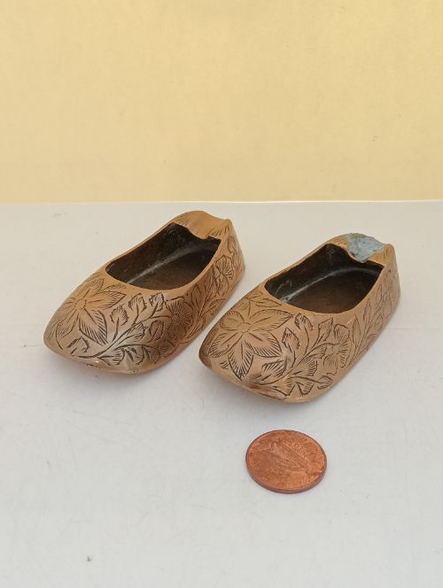 Brass Ornament - Pair of Ashtray Shoes (Brass25)