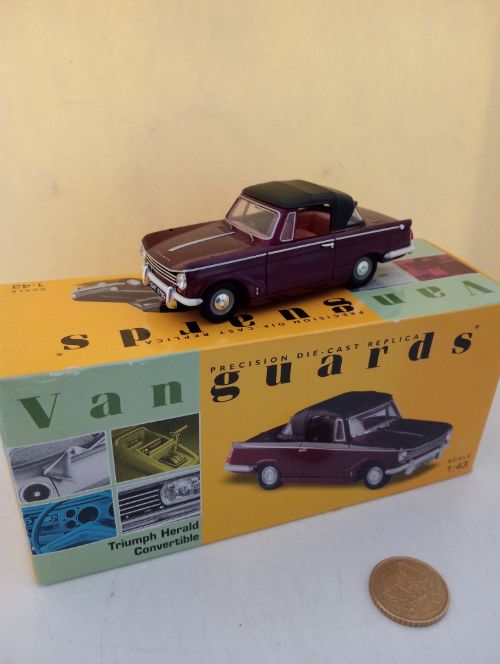 Vanguards Corgi 1/43 Triumph Herald Convertible Damson (DX47)
