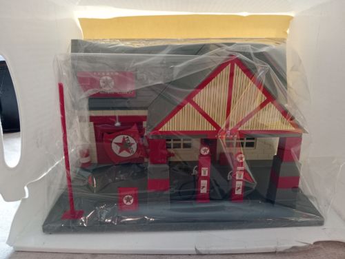 Old Timer Texaco Station - Damaged Sign - Scale 1/32 (FX68)