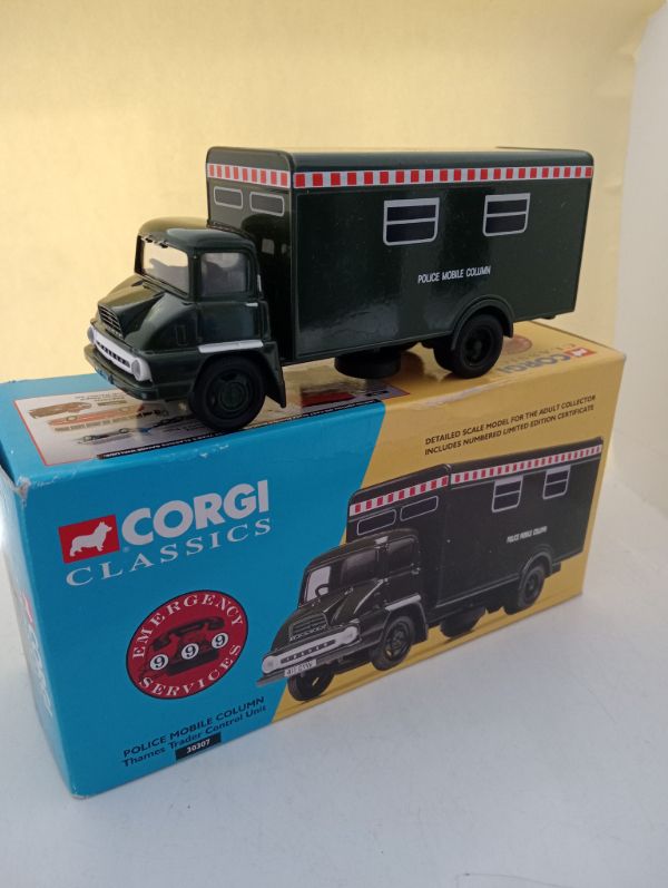 Corgi Classics Police Mobile Column Thames Trader - Scale 1/50 (FX69)