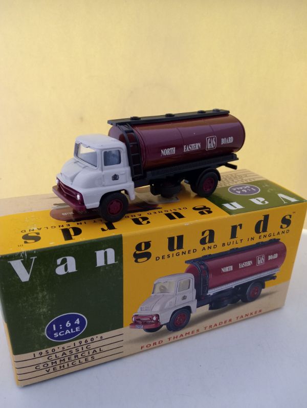 Vanguards Ford Thames Trader Tanker - Scale 1/64 (FX131)