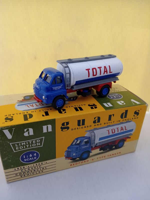 Rare Bedford &#39;S&#39; Type Tanker TOTAL Tanker - Scale 1/64 (FX132)