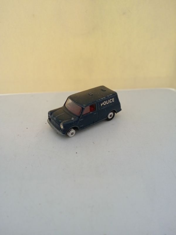 Vintage Model - missing 1 back door