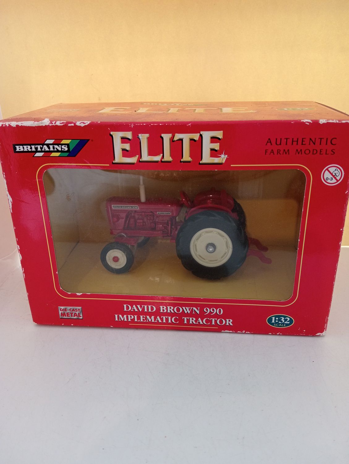 Britains ELITE 04180 David Brown 990 Implematic Tractor + Box - 131381 - Scale 1/32.