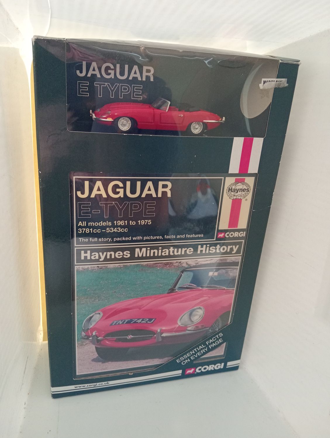 Corgi CC03002 1:43 Jaguar E-Type &amp; Haynes Manual Set 1961-1975.