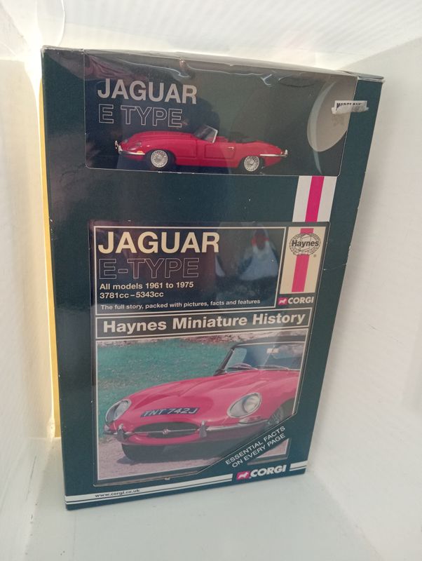 Corgi CC03002 1:43 Jaguar E-Type &amp; Haynes Manual Set 1961-1975.
