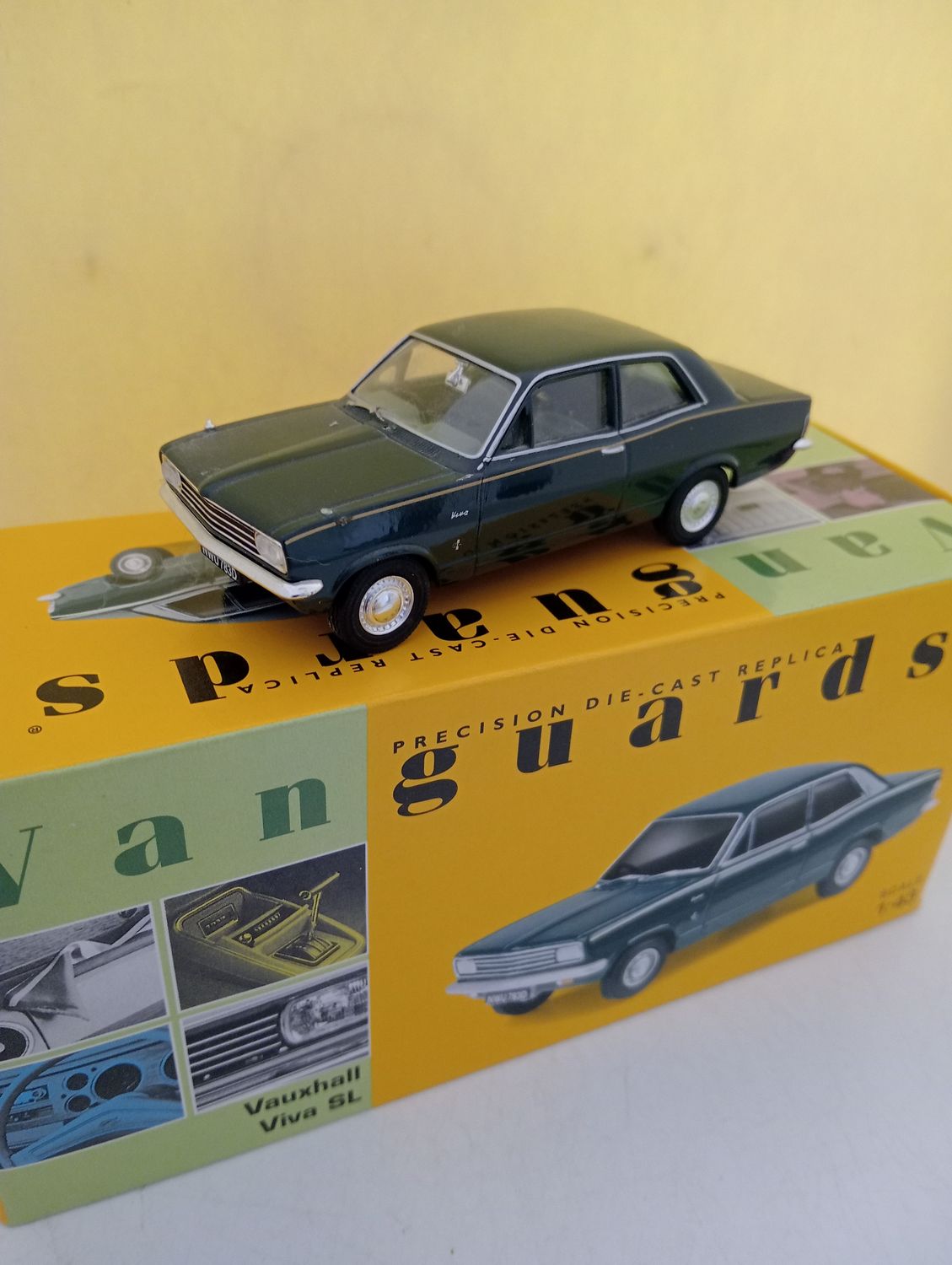 Vanguards Vauxhall Viva SL - Scale 1/43 - The model has been on display, and has damaged wipers and no mirrors. (FX239)