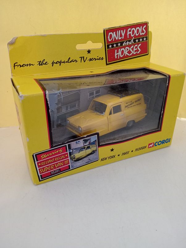 Corgi Only Fools &amp; Horses Robin Reliant - Scale 1/43 (FX254)