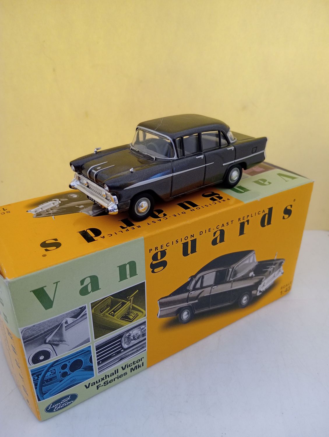 Vanguards Vauxhall Victor - Scale 1/43 - The model has been on display, and has damaged wipers and damaged mirrors. (FX283)