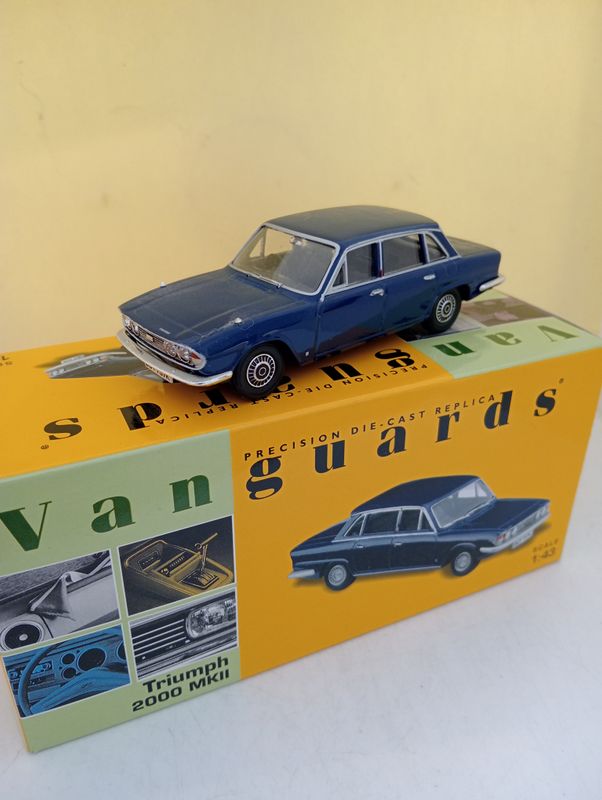 Vanguards Triumph 2000 MKll - damaged mirrrors, model has been on display - Scale 1/43 (FX295)
