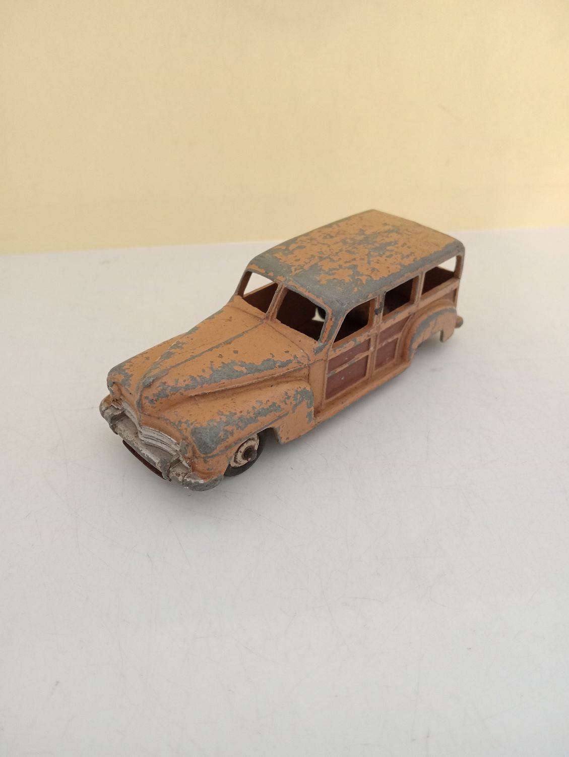 Dinky Woody Estate Model (GP03)