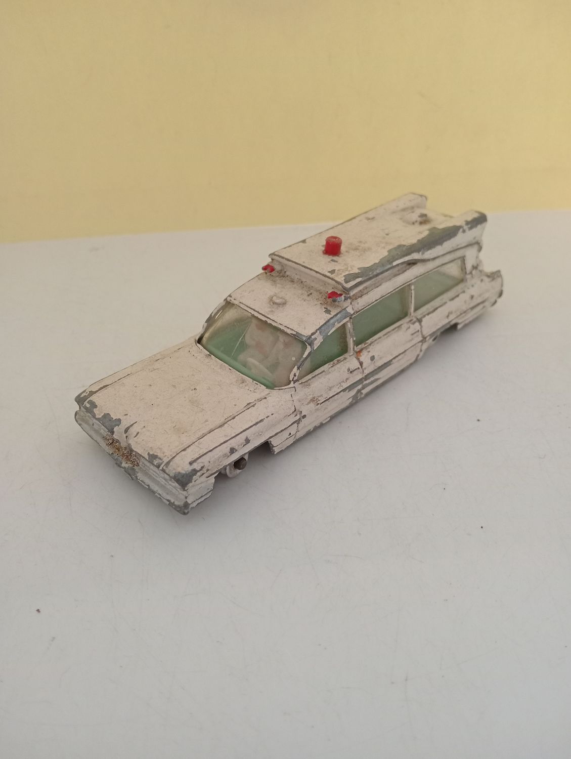 Dinky Superior Criterion Ambulance (GP24)