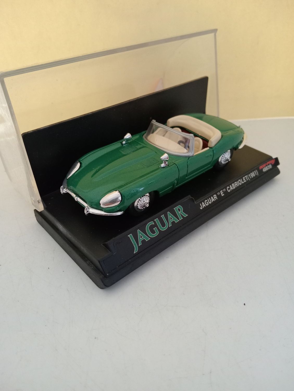 Jaguar E-Type Scale 1/43 (DX09)