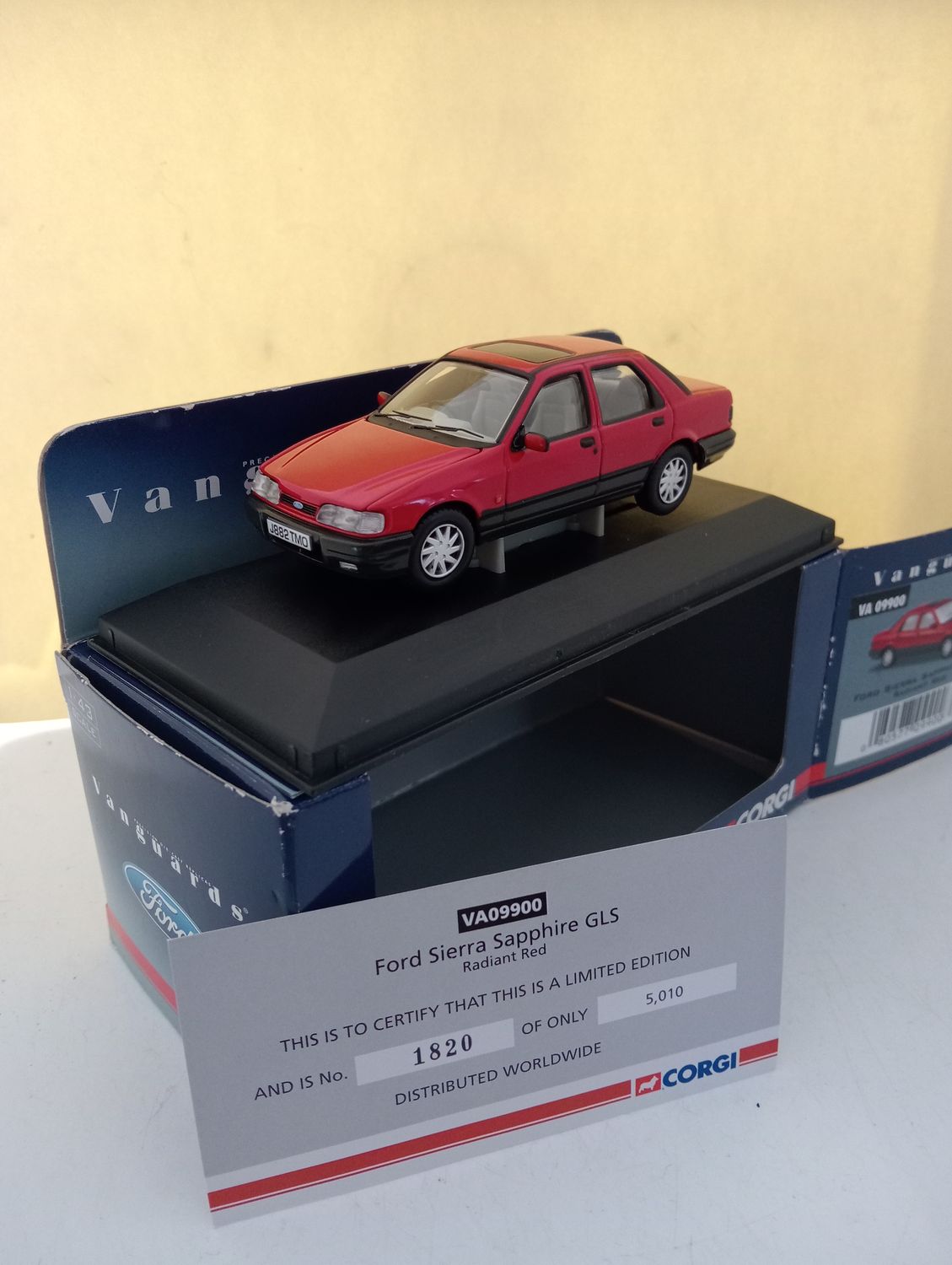 Vanguards Ford Sierra Sapphire GLS Red 1/43 (DX10)