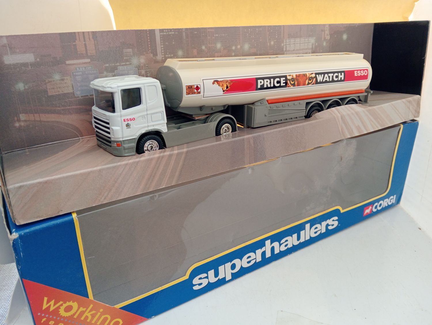 Corgi Superhaulers ESSO Tanker - Scale 1/64 (EX01)