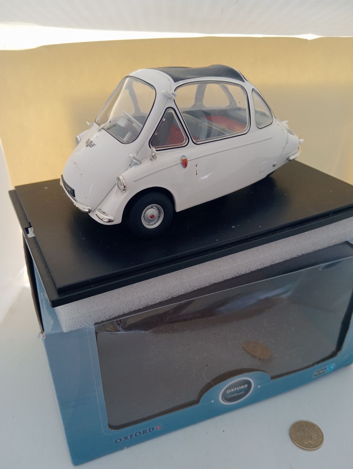 Oxford Bubble Top  Car - Damaged door - pins missing on hinge - Scale 1/18 Aprox. (EX162)