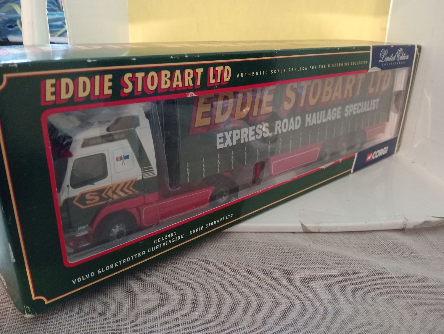 Corgi CC12401 Volvo Globetrotter Truck &amp; Curtainside Trailer - Eddie Stobart Ltd - Scale 1/50 (GX74)