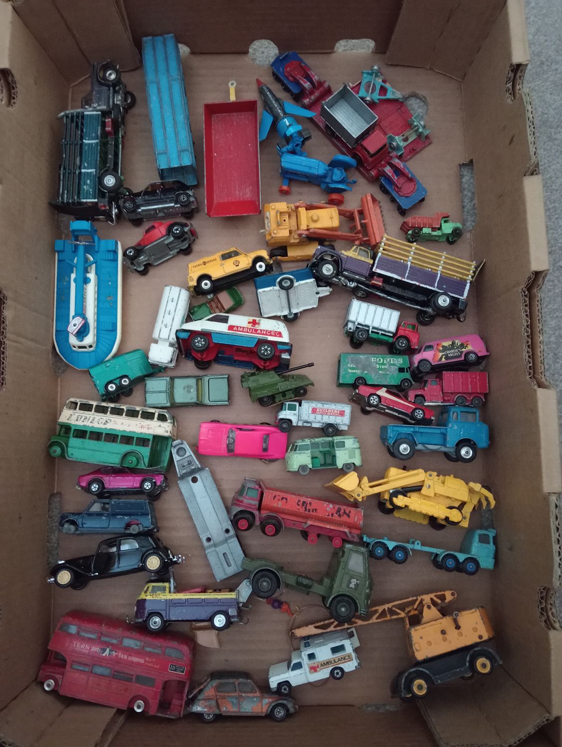 Job Lot of over 40 Diecast Models - some nice ones. (Joblot02)