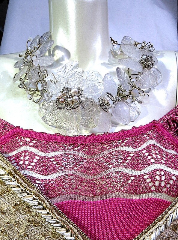 Collier Haute Couture Cristal et perles de culture.