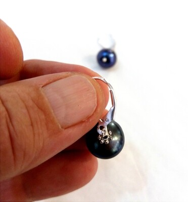 Boucles d&#39;Oreilles Dormeuses en Perles de Culture Noires