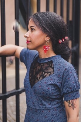 Boucles d&#39;oreilles légères coeur rouge