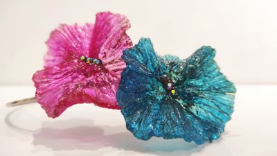 Collier roses trémières