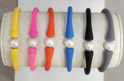 Bracelet perle de culture et silicone