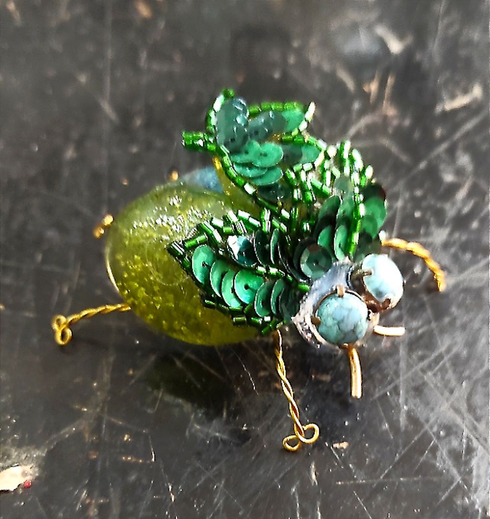 Broche, Scarabée vert paillettes