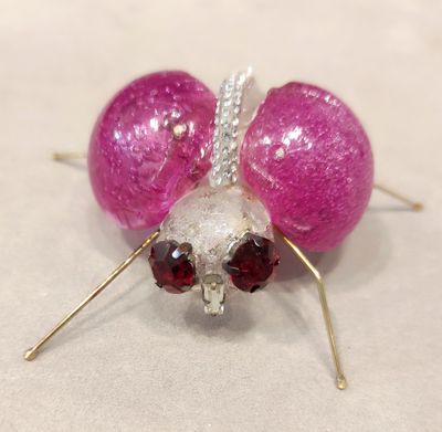 Broche scarabée fuchsia