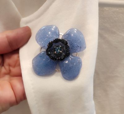 Broche Collier porte bonheur fleur parme