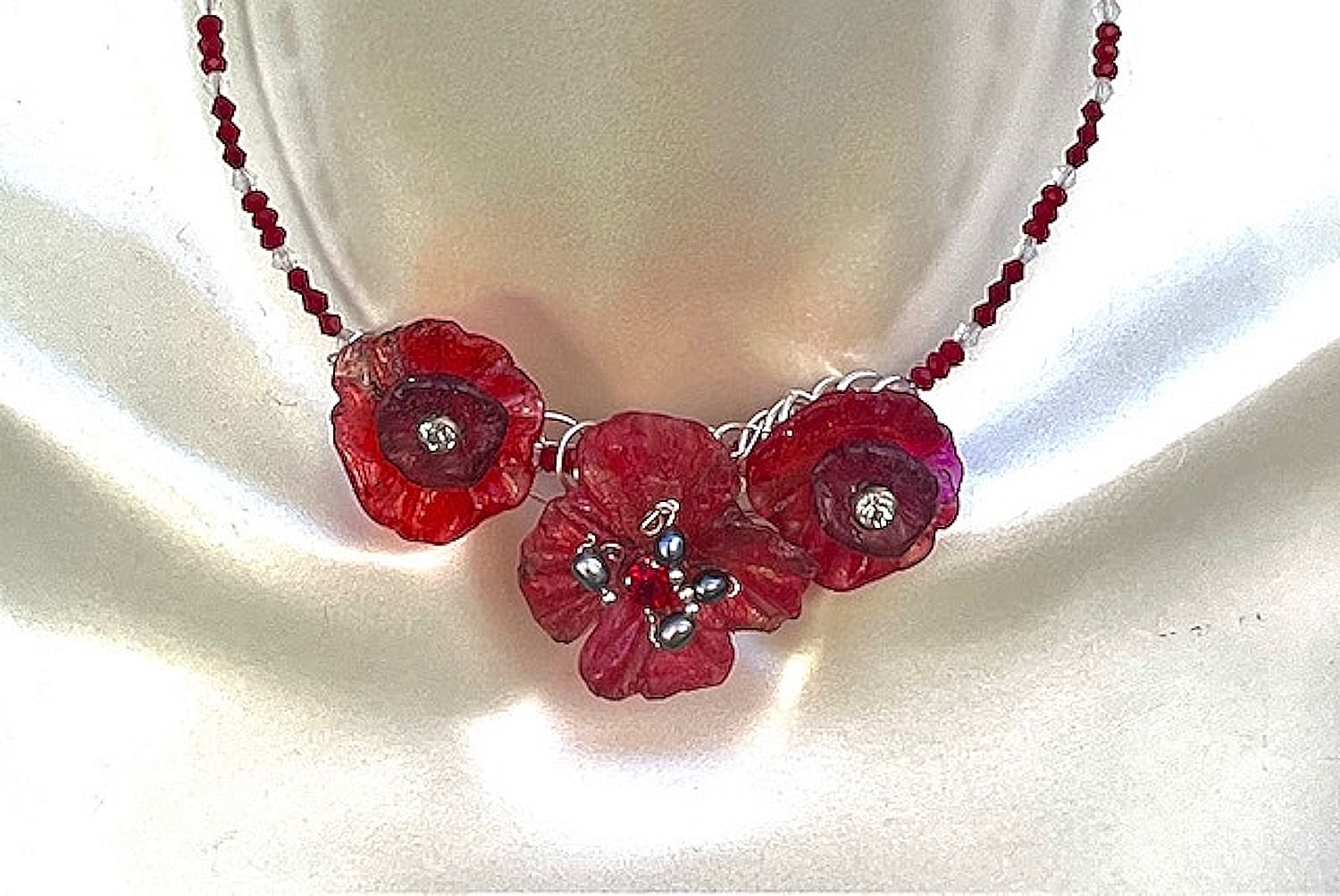 Collier floral rouge