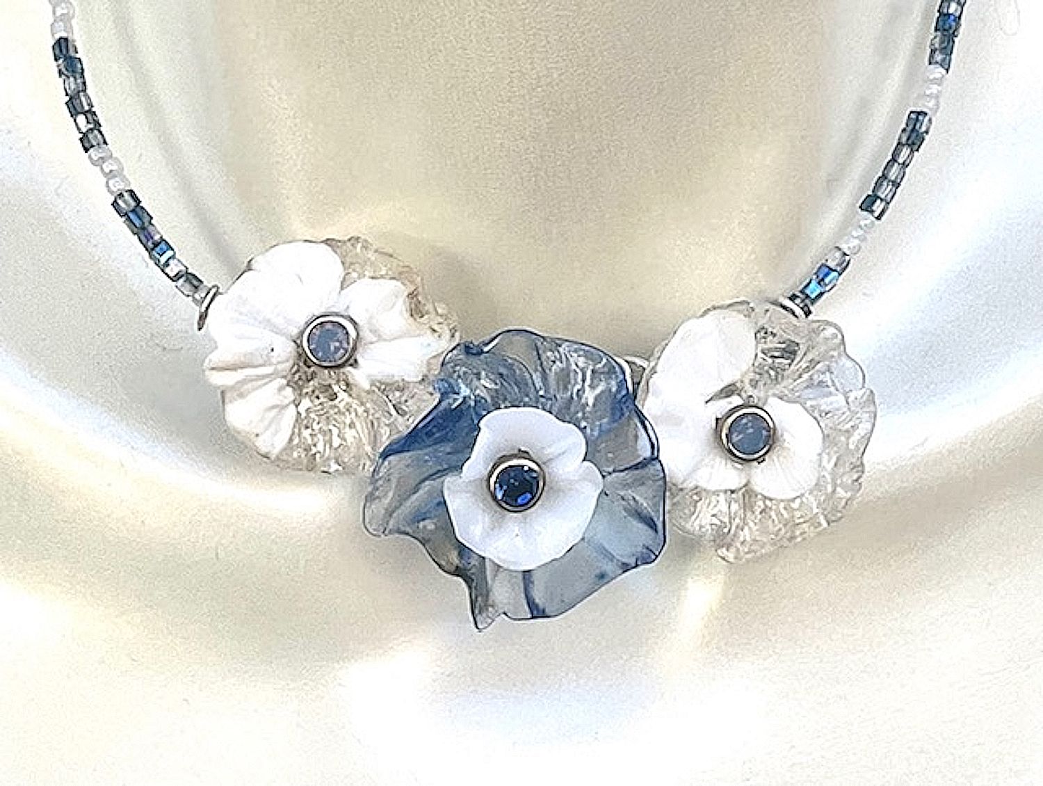 Collier floral bleu