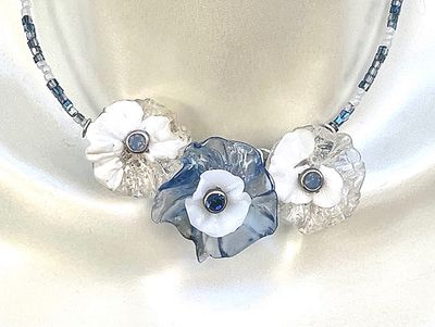 Collier floral bleu
