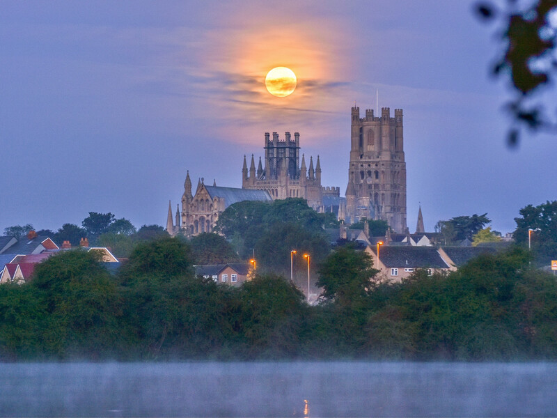 Ely Cathedral &amp; the Fullmoon