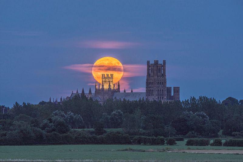 Ely Cathedral &amp; The Strawberry Full Moon On The Octagon 2026