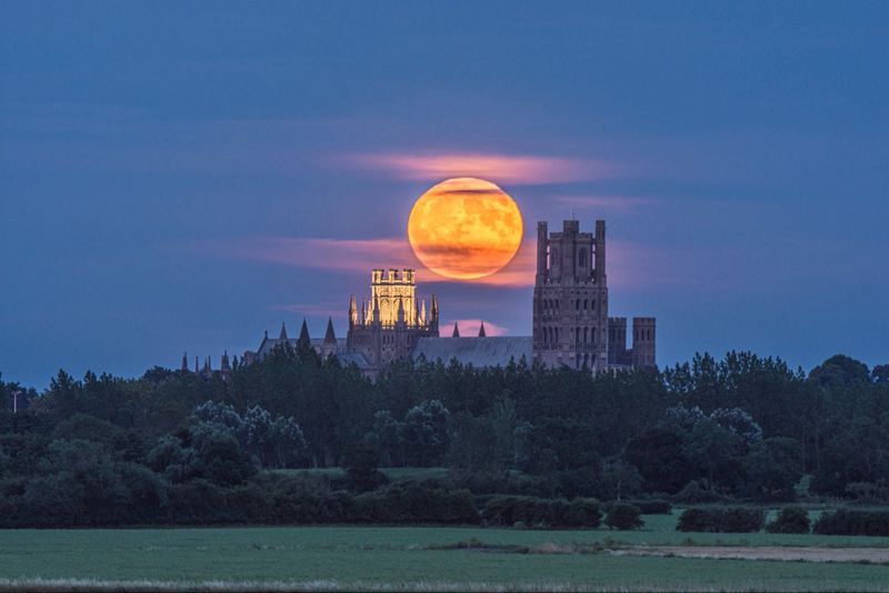 Ely Cathedral &amp; The Strawberry Full Moon Rising 2026