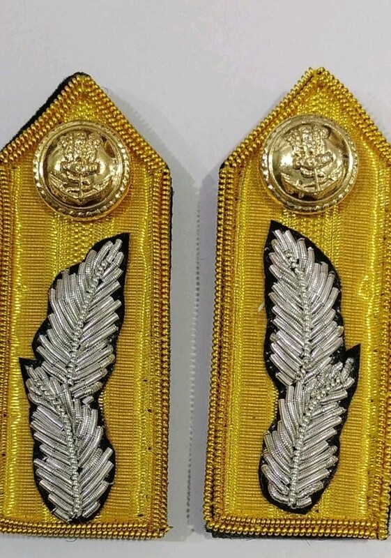 collar decoration captain