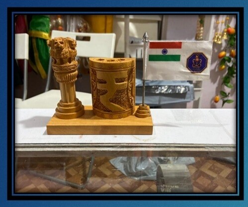 Pen stand with Ashoka stumbh &amp; Navy flag