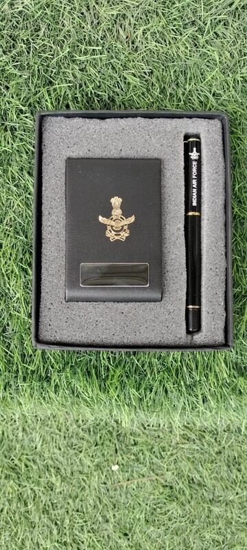 Card holder with pen in gift box