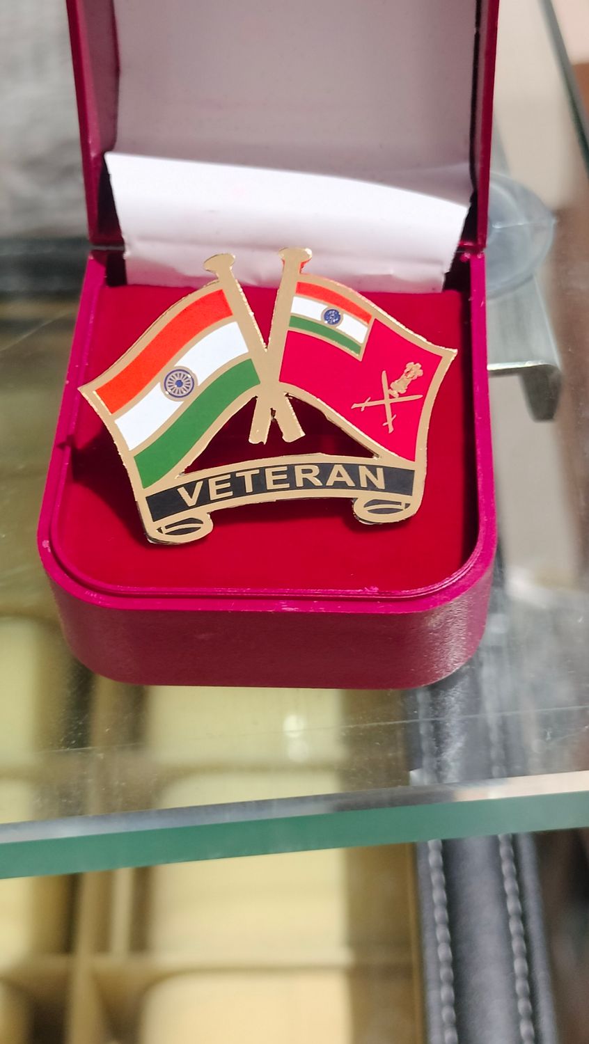 Army combo lapel pin for veterans