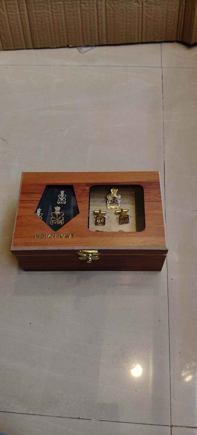 Tie pin, cufflink, tie pin,lapel pin box